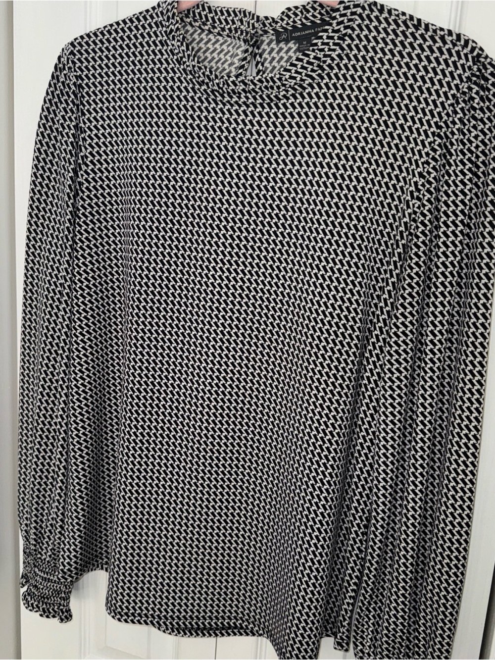 Adrianna Papell Black & White Geometric Crewneck Top